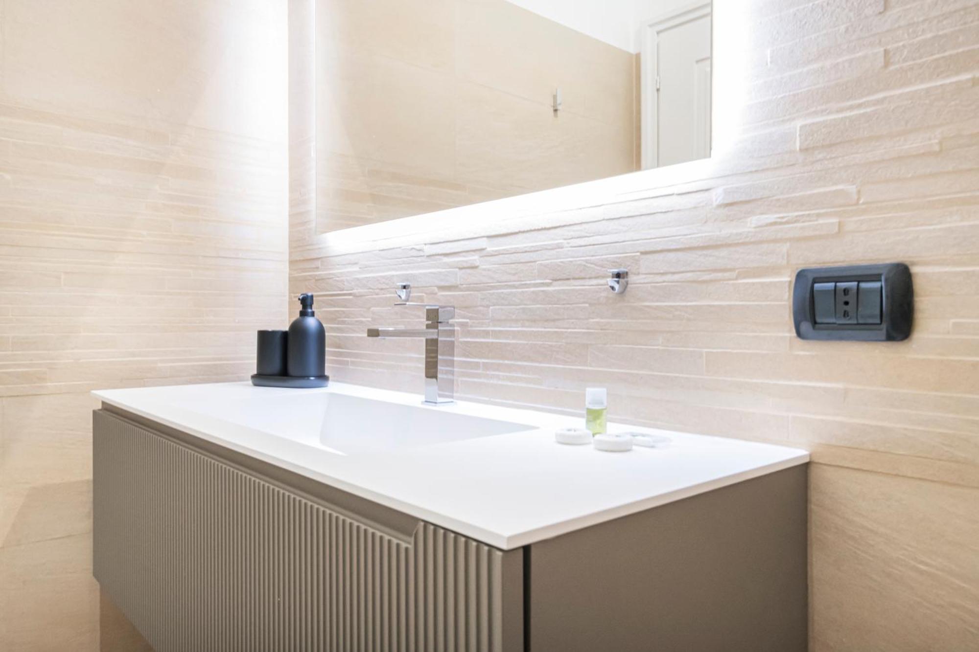 Easylife - Magnificent Splendid Apt Sant'Ambrogio Milaan Buitenkant foto
